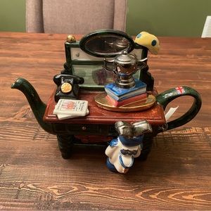 Rare Collectible Tony Carter Porcelain Teapot, Golf country